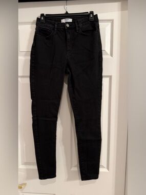 Women’s Denizen Levi’s stretch black jeans . Ultra high-rise super skinny. Sz 28